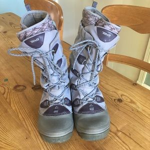 Teva Winter Boots with removable inserts, purple, size 7.5